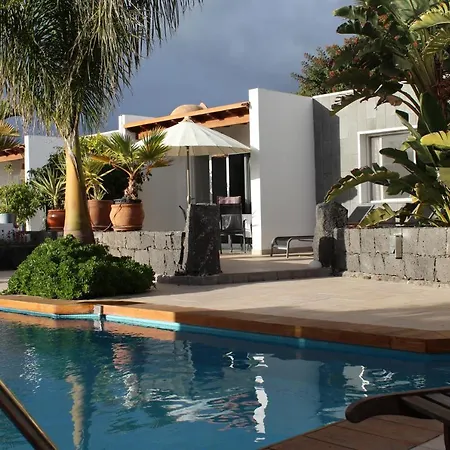 Niki Mit Beheiztem Gemeinschaftspool Fuer 2 Appartments Las Breñas