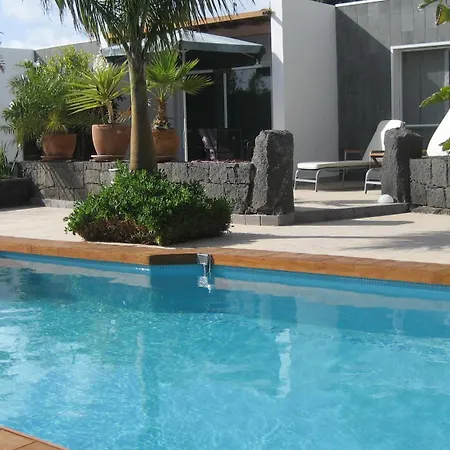 Niki Mit Beheiztem Gemeinschaftspool Fuer 2 Appartments