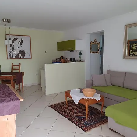 Niki Mit Beheiztem Gemeinschaftspool Fuer 2 Appartments