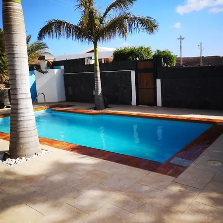 Niki Mit Beheiztem Gemeinschaftspool Fuer 2 Appartments